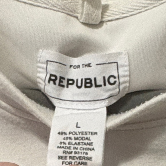 For The Republic White Sweatshirt - Picture 2 of 3